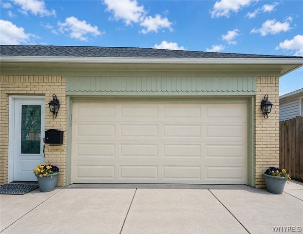 135 Alberta Drive, Amherst, NY 14226