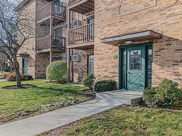 1352 N Geneva Drive 2A, Palatine, IL 60074
