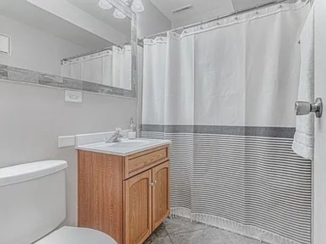1352 N Geneva Drive 2A, Palatine, IL 60074