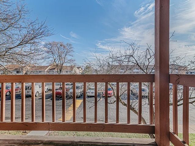 1352 N Geneva Drive 2A, Palatine, IL 60074