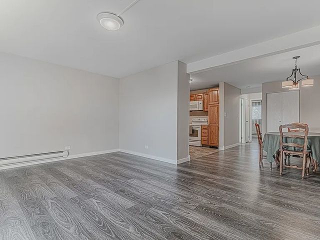 1352 N Geneva Drive 2A, Palatine, IL 60074