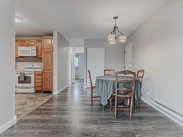 1352 N Geneva Drive 2A, Palatine, IL 60074