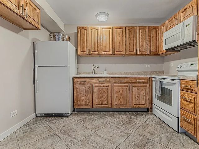 1352 N Geneva Drive 2A, Palatine, IL 60074