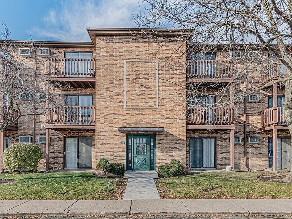 1352 N Geneva Drive 2A, Palatine, IL 60074