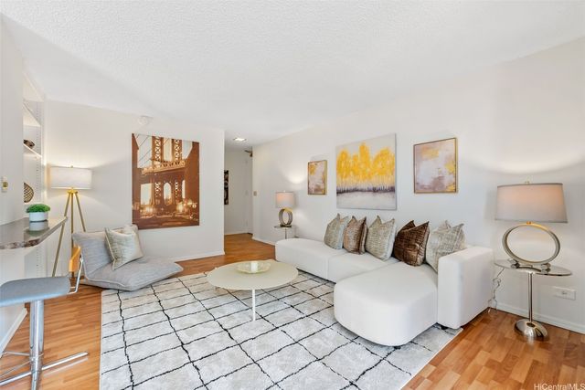 1400 Pensacola Street 505, Honolulu, HI 96822