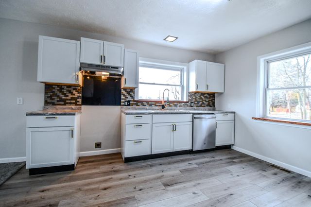 1885 Lake Road 1885 Lake Road, Medway, OH 45341