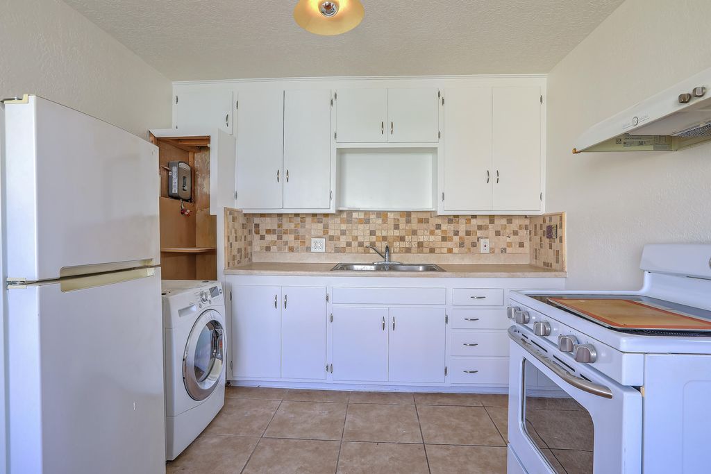 Image 10 of property listing at 3518 Eastern Avenue SE, Albuquerque, NM 87106