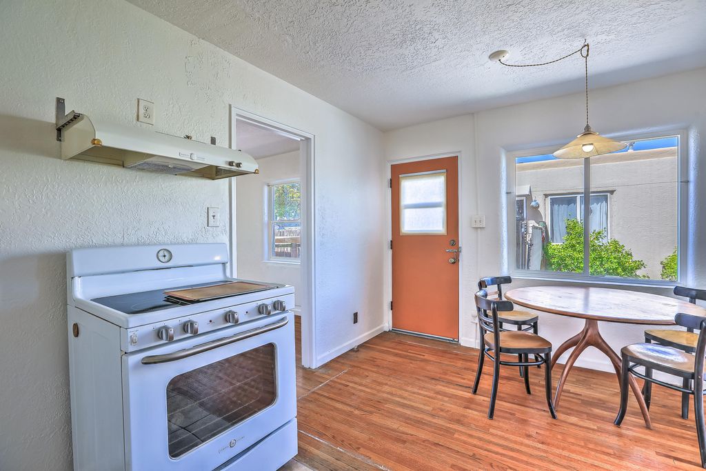 Image 12 of property listing at 3518 Eastern Avenue SE, Albuquerque, NM 87106