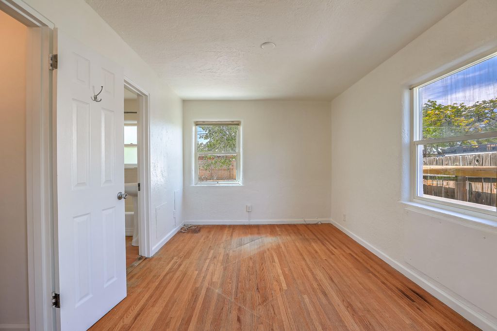 Image 14 of property listing at 3518 Eastern Avenue SE, Albuquerque, NM 87106