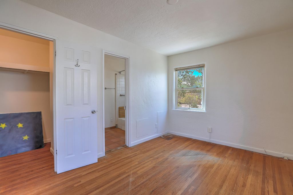 Image 15 of property listing at 3518 Eastern Avenue SE, Albuquerque, NM 87106