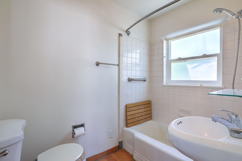 Image 18 of property listing at 3518 Eastern Avenue SE, Albuquerque, NM 87106