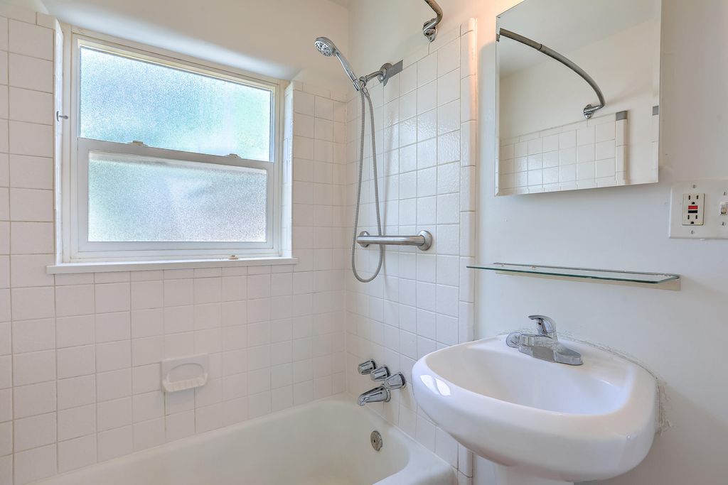 Image 19 of property listing at 3518 Eastern Avenue SE, Albuquerque, NM 87106