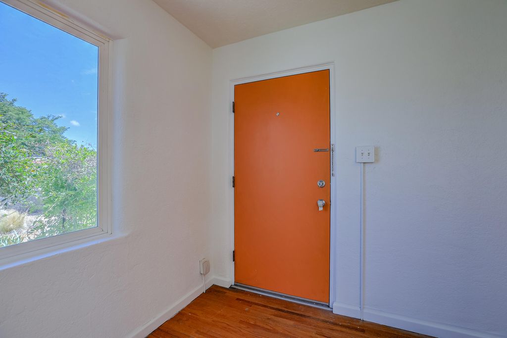 Image 3 of property listing at 3518 Eastern Avenue SE, Albuquerque, NM 87106