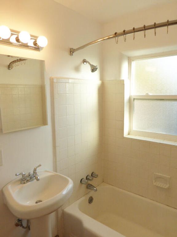 Image 32 of property listing at 3518 Eastern Avenue SE, Albuquerque, NM 87106