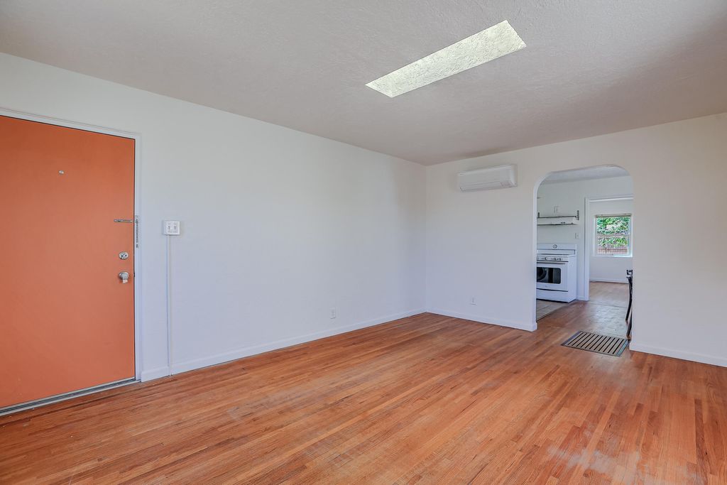 Image 5 of property listing at 3518 Eastern Avenue SE, Albuquerque, NM 87106