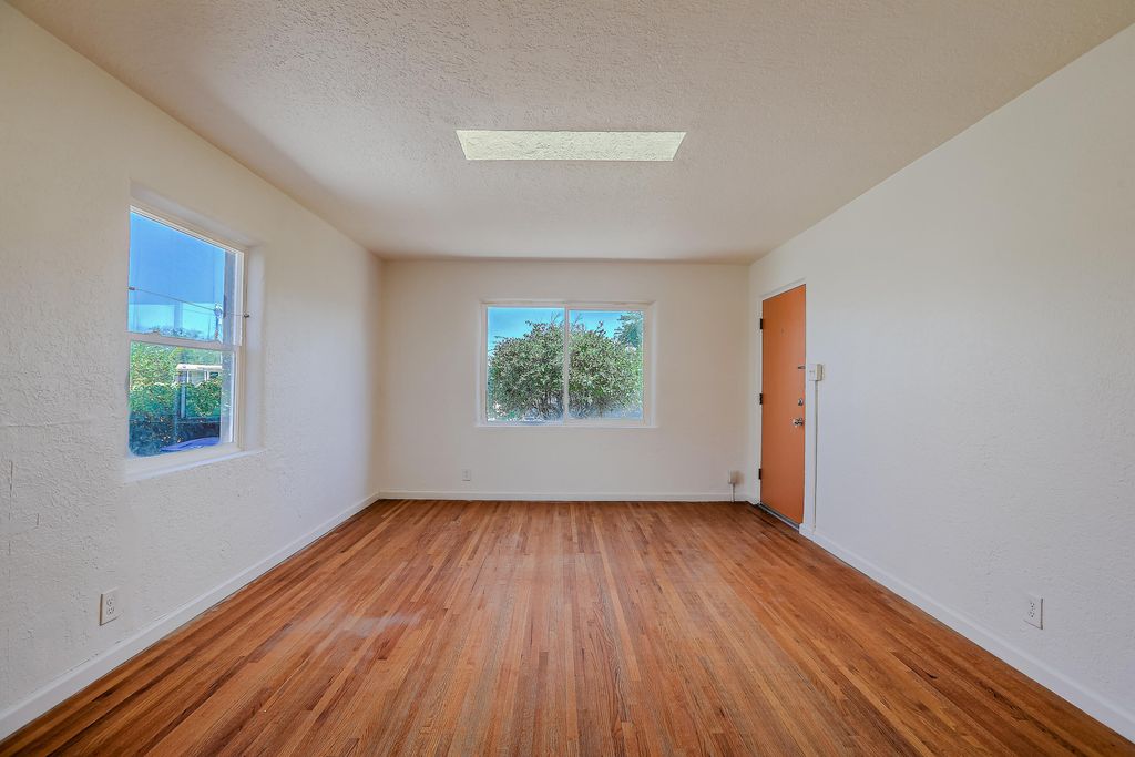 Image 6 of property listing at 3518 Eastern Avenue SE, Albuquerque, NM 87106