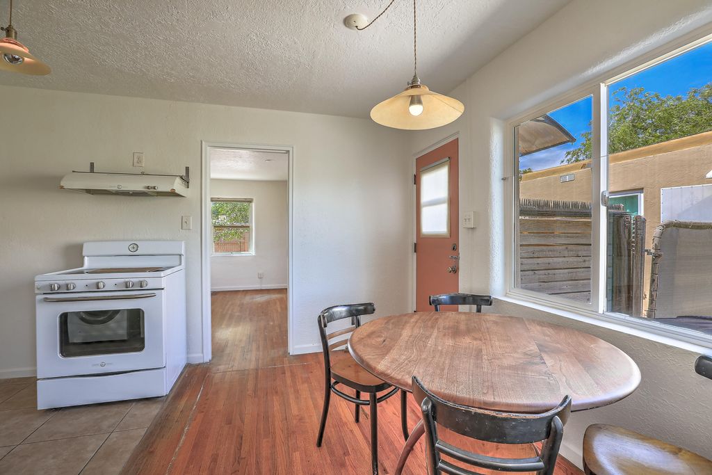 Image 7 of property listing at 3518 Eastern Avenue SE, Albuquerque, NM 87106