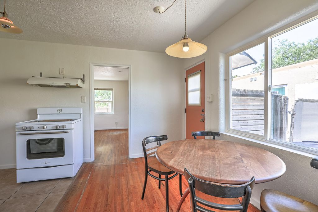 Image 8 of property listing at 3518 Eastern Avenue SE, Albuquerque, NM 87106