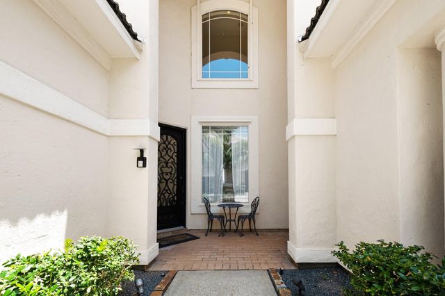 305 Harborside Circle, Kemah, TX 77565