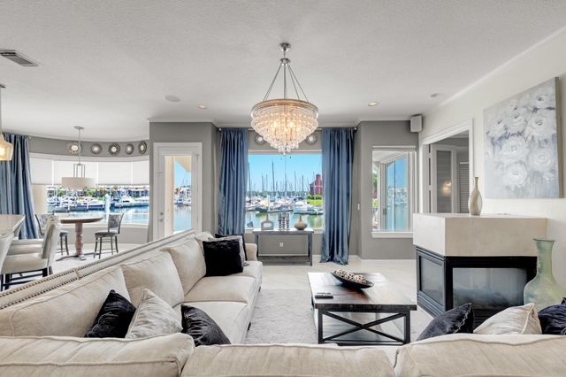305 Harborside Circle, Kemah, TX 77565