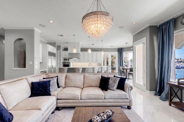 305 Harborside Circle, Kemah, TX 77565