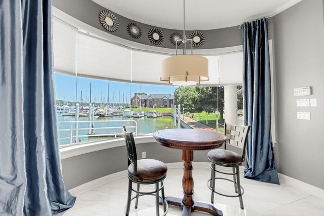 305 Harborside Circle, Kemah, TX 77565