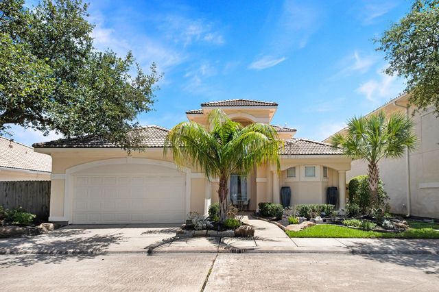 305 Harborside Circle, Kemah, TX 77565