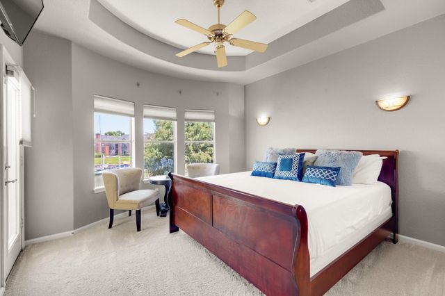 305 Harborside Circle, Kemah, TX 77565