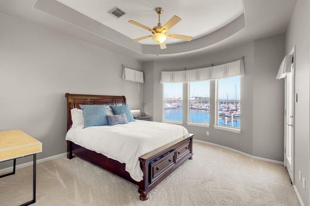 305 Harborside Circle, Kemah, TX 77565