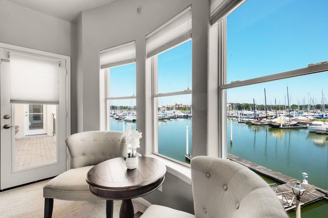 305 Harborside Circle, Kemah, TX 77565