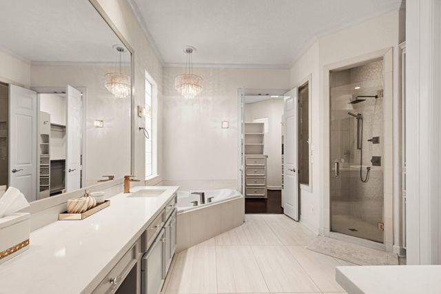 305 Harborside Circle, Kemah, TX 77565
