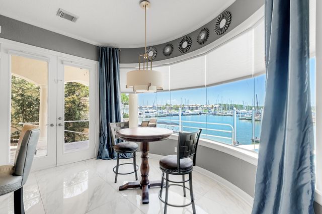 305 Harborside Circle, Kemah, TX 77565