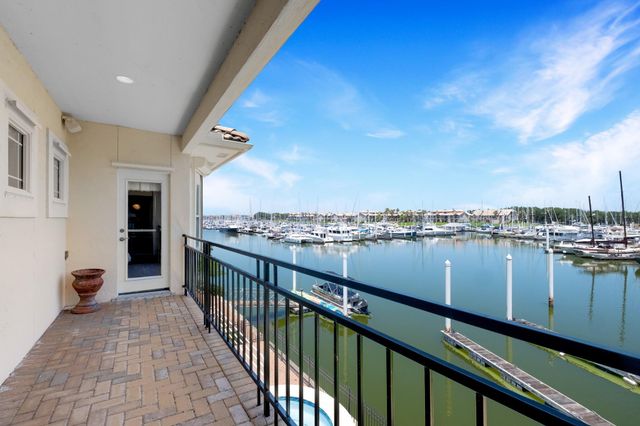 305 Harborside Circle, Kemah, TX 77565
