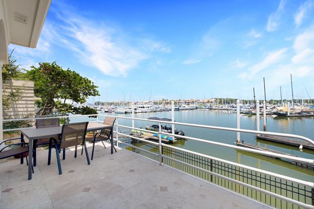 305 Harborside Circle, Kemah, TX 77565