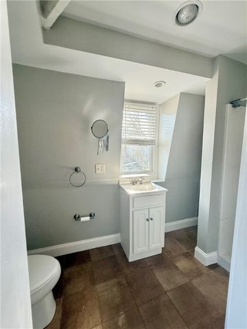 23 Peck Lane 3rd floor, Warwick, RI 02888