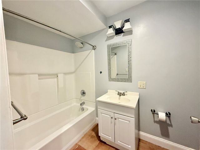 23 Peck Lane 3rd floor, Warwick, RI 02888