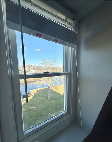 23 Peck Lane 3rd floor, Warwick, RI 02888