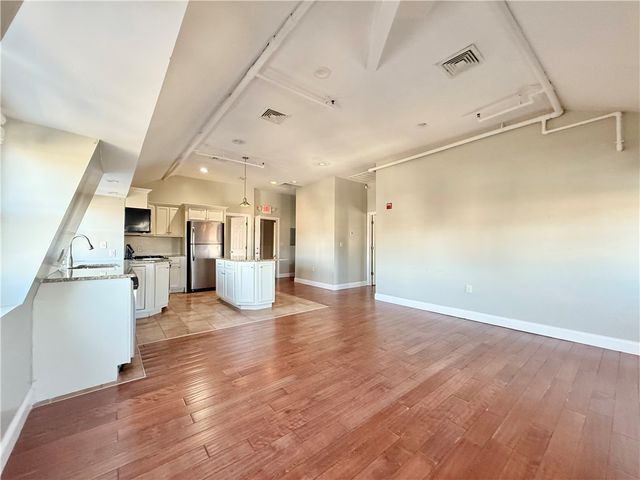 23 Peck Lane 3rd floor, Warwick, RI 02888