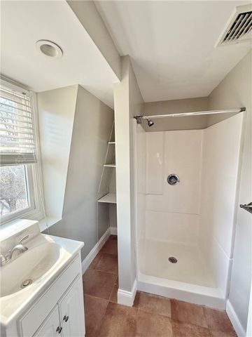 23 Peck Lane 3rd floor, Warwick, RI 02888