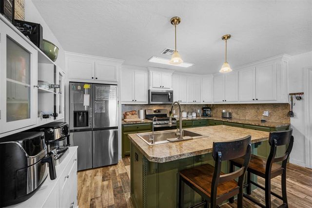20077 NE Wolf Rd, Fletcher, OK 73541