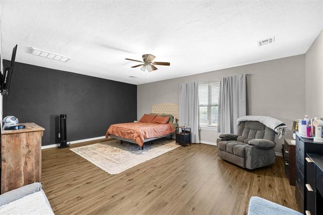 20077 NE Wolf Rd, Fletcher, OK 73541