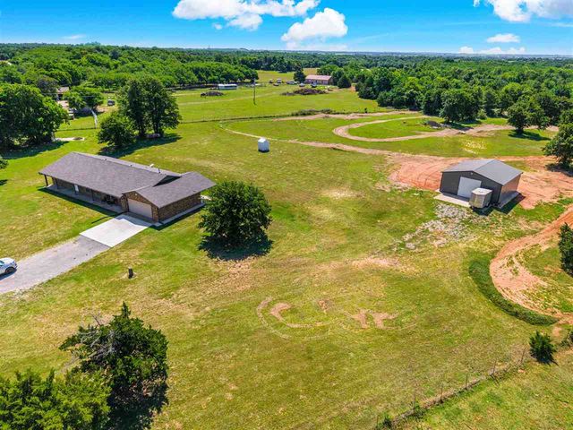 20077 NE Wolf Rd, Fletcher, OK 73541