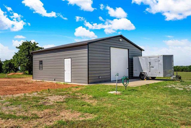 20077 NE Wolf Rd, Fletcher, OK 73541