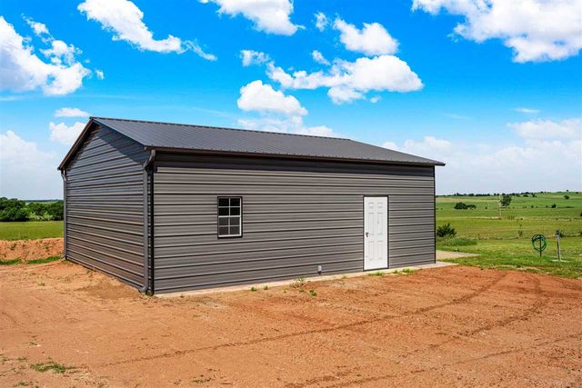 20077 NE Wolf Rd, Fletcher, OK 73541