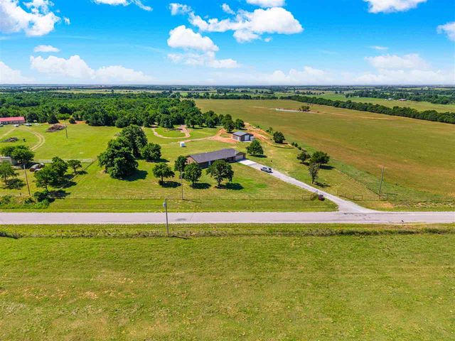 20077 NE Wolf Rd, Fletcher, OK 73541