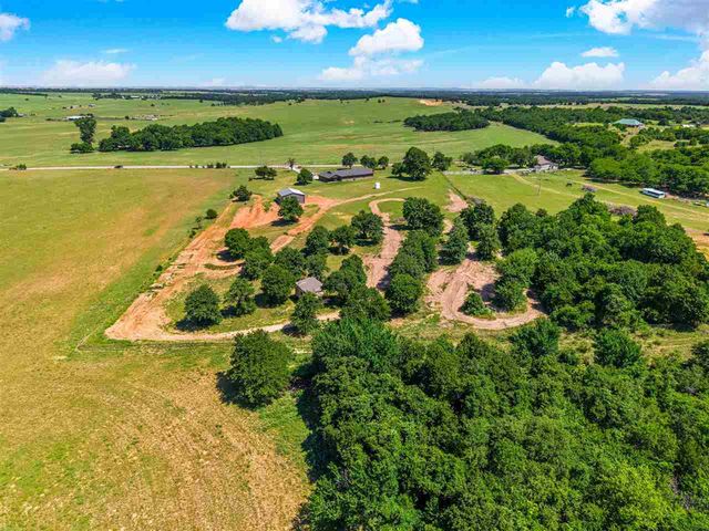 20077 NE Wolf Rd, Fletcher, OK 73541
