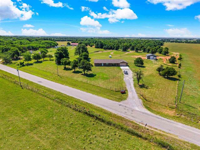 20077 NE Wolf Rd, Fletcher, OK 73541