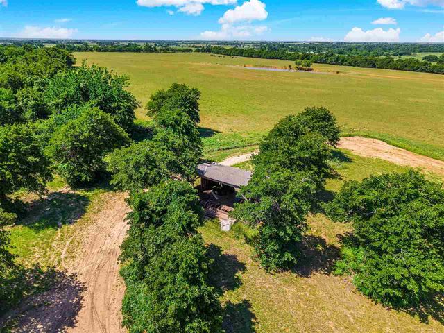 20077 NE Wolf Rd, Fletcher, OK 73541
