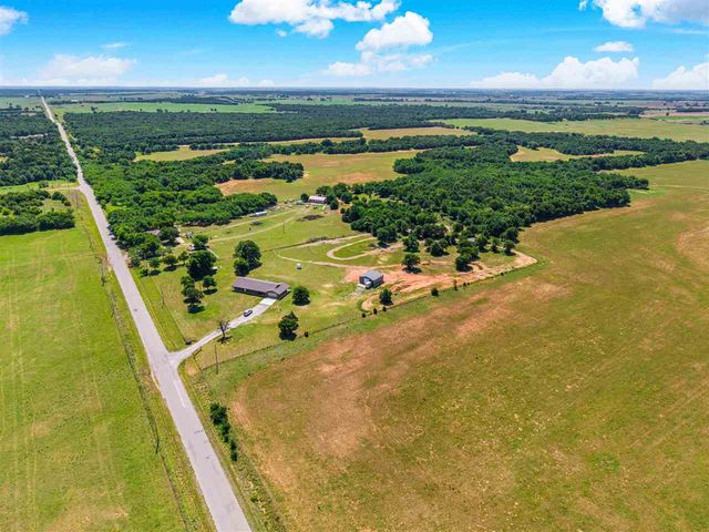 20077 NE Wolf Rd, Fletcher, OK 73541