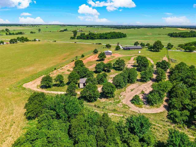 20077 NE Wolf Rd, Fletcher, OK 73541